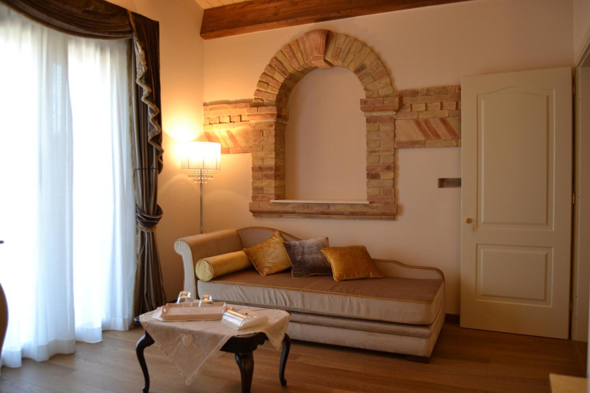 Agriturismo De Luca Mozzagrogna Exteriör bild