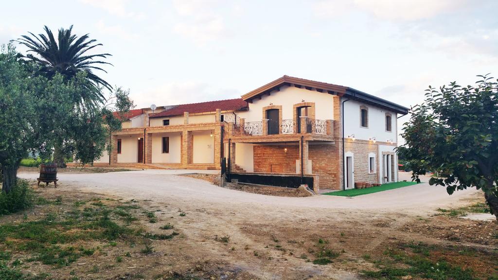 Agriturismo De Luca Mozzagrogna Exteriör bild